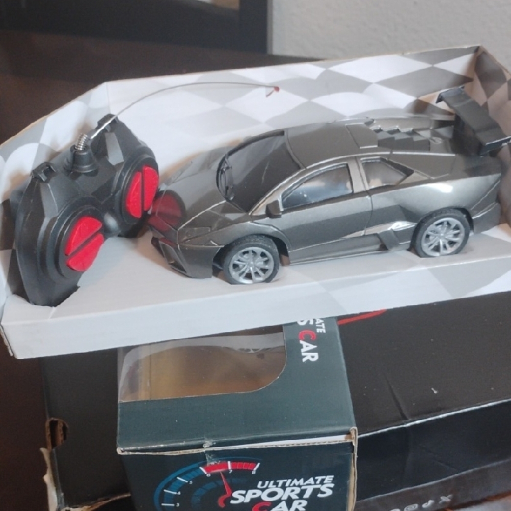 Ultimate Sports Car RC Model - Picture 3 of 6